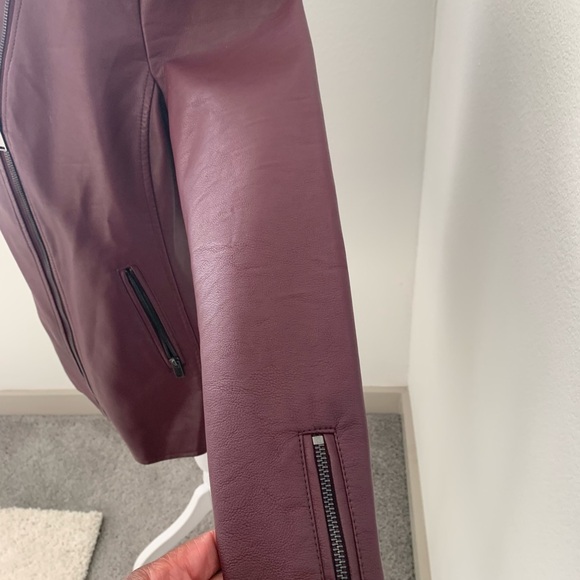 PLUS SIZE LANE BRYANT FAUX LEATHER BURGANDY MOTO JACKET. GREAT COLOR FOR FALL! - Picture 4 of 11